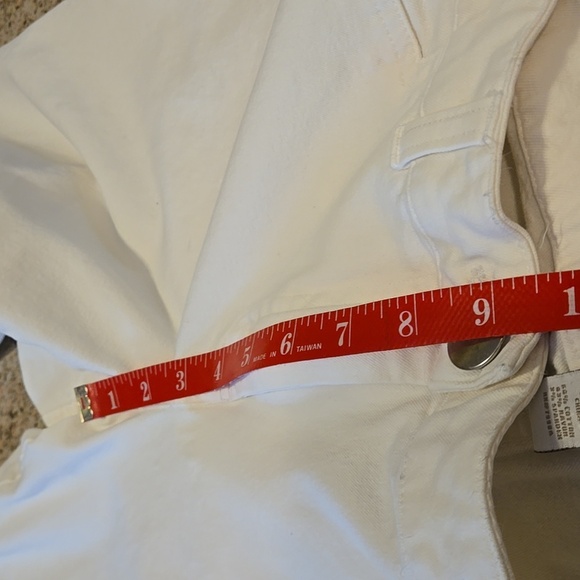 Chico's Size 2 Straight Leg White Denim Jeans Capris 4-pocket Women size 12 (M) - Picture 9 of 16